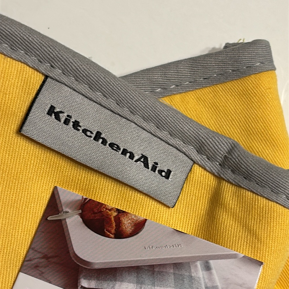 KitchenAid Yellow Oven Mitt Set - Picture 5 of 11